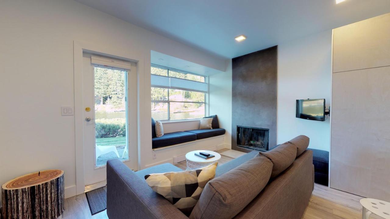 Lakefront Oasis By Harmony Whistler Exterior photo